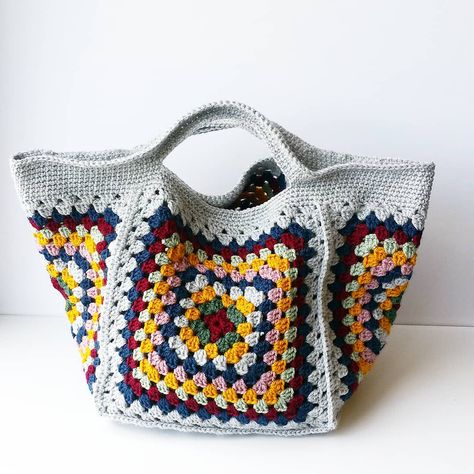 Sac Granny Square, Modern Haken, Ravelry Crochet, Crochet Purse Pattern Free, Free Crochet Bag, Womens Crochet Patterns, Bead Crochet Patterns, Crochet Bag Pattern Free, Granny Square Bag