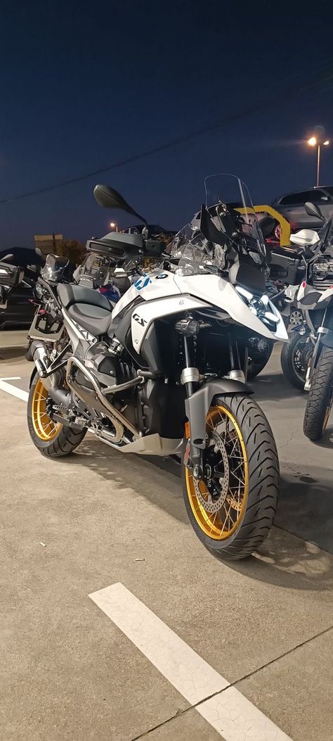 BMW R1300GS | Tengo el placer de presentaros a mi BB, Bella Bestia... | Facebook Bmw Bike, Motos Bmw, Big Bike, Story Fake, Bmx, Motorcycles, Bmw, Bike, Cars