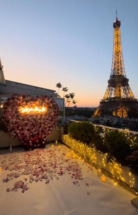 #ROMANTIC #WILL YOU MARRY ME #ENGAGEMENT #PROPOSAL #Dine Under the Stars Sunset Paris, Sunset Proposal, Girlfriend Proposal, Paris Proposal, Best Proposals, City Sunset, Most Romantic Places, Venue Decorations, Sunset City