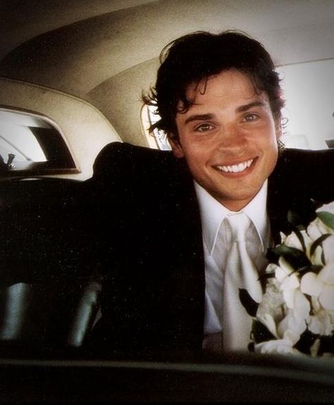 TOM WELLING ON HIS WEDDING DAY JUL 5, 2002 #2 -CROP-1 (DAVID MAX PHOTOGRAPHER) Smallville Clark Kent, Tom Welling Smallville, Tom Welling, Clark Kent, The Perfect Guy, Smallville, Film Serie, Dream Guy, Pretty Men