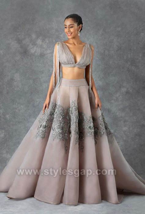 Lehenga Skirt Designs, Design Lehenga, Grey Lehenga, Indian Wedding Gowns, Indian Outfits Lehenga, Organza Lehenga, Wedding Lehenga Designs, Indian Bride Outfits, Lehnga Dress