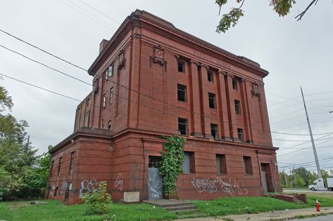 Abandoned Newburgh Masonic Temple in Cleveland Ohio Abandoned Brick Building, Abandoned Ohio, Millionaires Row, Destroyed Buildings Ruins, Masonic Temple, Abandoned Soviet Buildings, Abandoned Sanatorium, Public Park, Brick Building