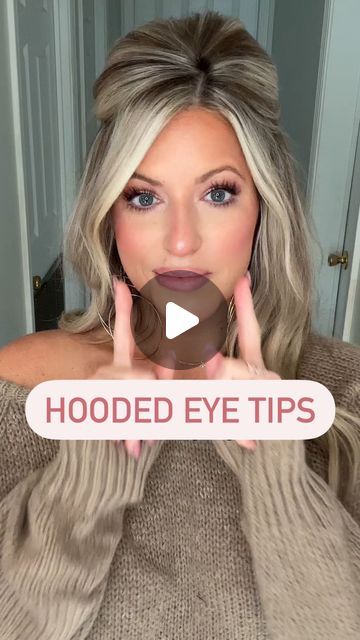 Rachel Bowling on Instagram: "Hooded eye tips! Use a light shimmer on the inner corner. Only apply liner on the outer corner of the eye and pull it up towards the tail of the eyebrow. Take a dense brush & apply a darker matte shade, concentrating on the outer corner, & work your way in. Use your eyeliner as a guide. Apply mascara to the upper & lower lashes & curl! Let me know if this was helpful and follow along for simple beauty tips!" Eyebrow Shaping For Hooded Eyes, Hooded Eye Winged Liner Tutorials, Inner Corner Eye Shimmer, Heavy Hooded Eyes Eyeliner, Layering Makeup, Makeup For Blue Eyes Natural, Mom Eye Makeup, Wedding Makeup Hooded Eye, Soft Date Night Makeup