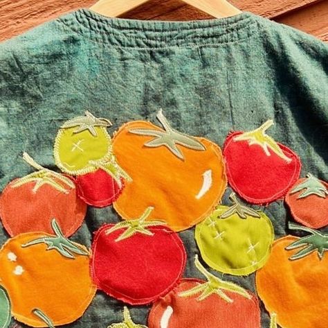 Embroidery And Applique, Patchwork Ideas Clothes, Patchwork Clothing Ideas, Funky Sewing Projects, Applique Aesthetic, Sewing Patches On Clothes, Tomato Applique, Upcycled Shirts Diy Ideas, Aesthetic Things To Sew