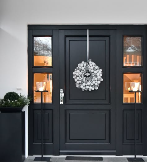 Black Exterior Doors, Black Front Door, Cottage Front Doors, Front Door Inspiration, House Front Door Design, Modern Entrance Door, Front Door Styles, Main Entrance Door Design, Front Door Makeover