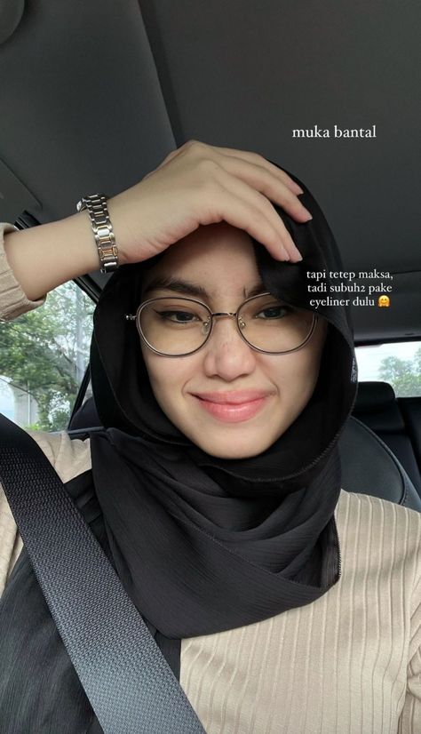 Glasses Round Face, Mirrors Selfie, Ootd Hijab Simple, Bismillah Calligraphy, Glasses For Round Faces, Car Selfie, Awek Tudung, Hijab Simple, Black Hijab