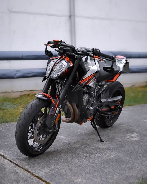 KTM 790 Duke 👑 ⁠ 📸 @ktmduke_um with our Officially Licensed "Rasorblade" (Black/Orange) livery in Glossy finish 🏆 Bike Lovers, Black Orange, Orange Black, Bike, Orange, Quick Saves, Black