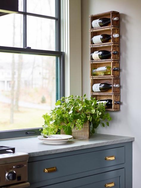 Farm Kitchen Ideas, Diy Wine Rack Projects, Petite Kitchen, Modern Country Kitchens, Kitchen Wine Rack, Small Kitchen Storage, Wood Wine Racks, Wine Rack Wall, Farm Kitchen