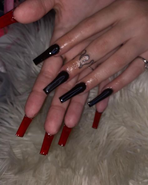 Black French With Red Bottoms, Black Nails Red Bottoms, Red Bottom Acrylic Nails, Red Bottom Nails, Classic Nail Polish, Red Ombre Nails, Star Nail Art, Nail Art Pen, Ombre Acrylic Nails