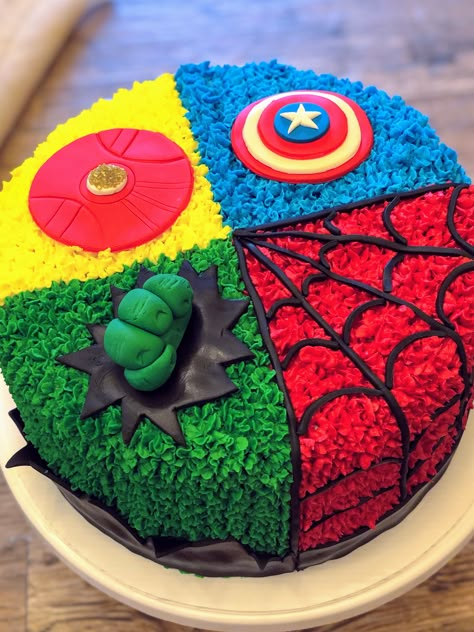 Avengers Smash Cake, Superhero 4 Cake, Easy Marvel Cake Ideas, Diy Superhero Cake Easy, Marvel Smash Cake, Super Hero Birthday Cake Ideas, Avengers Cookie Cake, Marvel Cakes Birthday, Marvel Superhero Cake