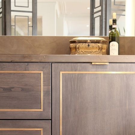 Brass accent Bespoke Joinery, Millwork Details, Cabinet Detailing, Joinery Details, Brass Inlay, Classic Kitchen, Home Luxury, Furniture Details, New Wall