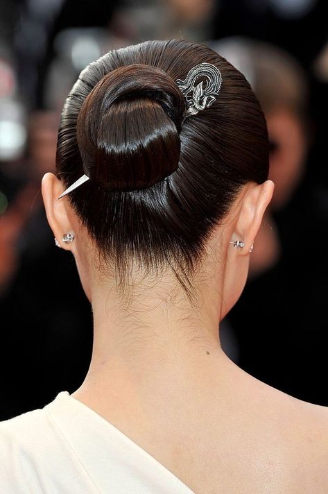 Sleek Buns, Red Carpet Hair, Sleek Hair, Sleek Updo, Sleek Bun, Hair Buns, Work Hairstyles, Slick Hairstyles, Hair Up Styles