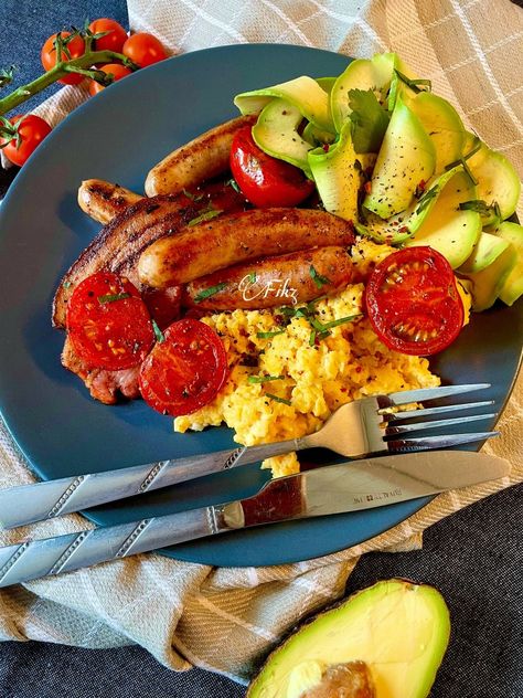 South African Breakfast, African Breakfast, Avocado Meals, Breakfast Display, Brekkie Ideas, Cosy Breakfast, Spinach Stuffed Chicken Breast Recipes, Fasting Food, Breakfast Recipes Easy Quick