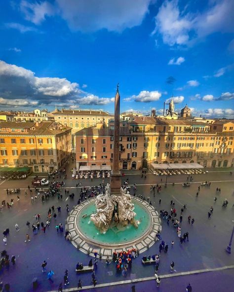 Piazza Navona in Rome, Italy. 💚🤍❤️ One Day In Rome, Rome In A Day, Day In Rome, Rome Itinerary, Italian Street, Piazza Navona, Vatican Museums, Sistine Chapel, Trevi Fountain