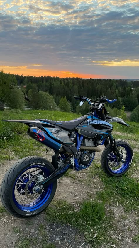 #supermoto #summer #husaberg #fmf #kesä Supermoto 125, Honda Supermoto, Moto Cross Yamaha, Wallpaper Motorcycle, Cross Motor, Ktm Supermoto, Custom Dirt Bike, Ktm Dirt Bikes, Ducati Motorbike