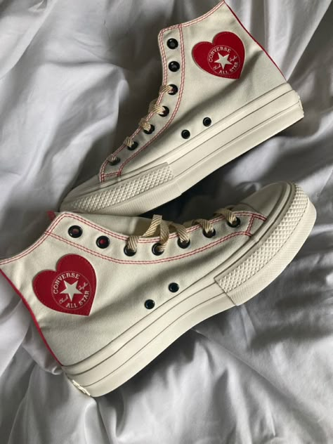 Shoes With Hearts On Them, Converse Shoes Valentines, Custom Converse Embroidery Text, Valentine Day Converse, Custom Converse Platform, Custom Converse Aesthetic, Converse Valentines Day Shoes, Aesthetic Shoes Converse, Red Heart Converse