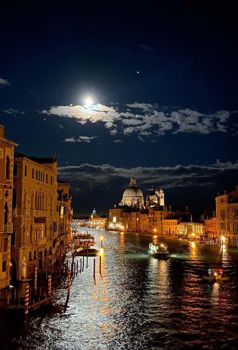 Venice Aesthetic Vintage, Old Italian Aesthetic, Almafi Coast Italy, Venice At Night, Italia Aesthetic, Grand Canal Venice Italy, Doge Of Venice, Grand Canal Venice, Venice Photos