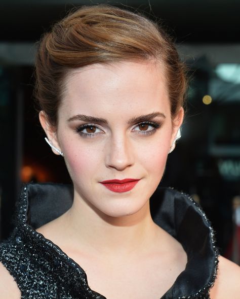 Emma Watson’s Hairstylist: “The Short Hair Was a Rebirth For Her” | Beauty High Emma Watson Short Hair, Emma Watson Makeup, Alex Watson, Gary Pepper Girl, Lucy Watson, Nicole Warne, Red Lipstick, Hermione Granger, Gorgeous Makeup