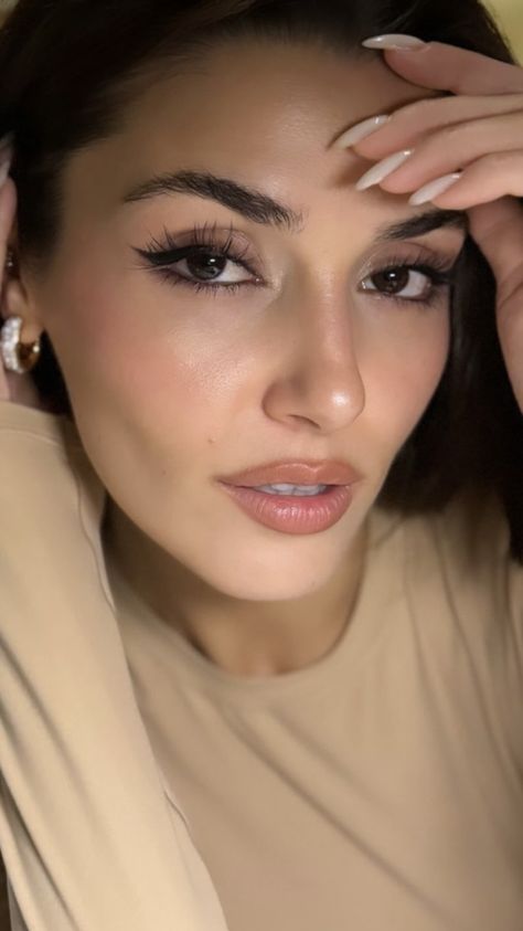 Black Satin Dress Makeup, Royalty Makeup Look, Dark Natural Makeup, European Makeup, Sofia Boutella, Dior Girl, Soft Makeup Looks, Casual Makeup, Spring Makeup