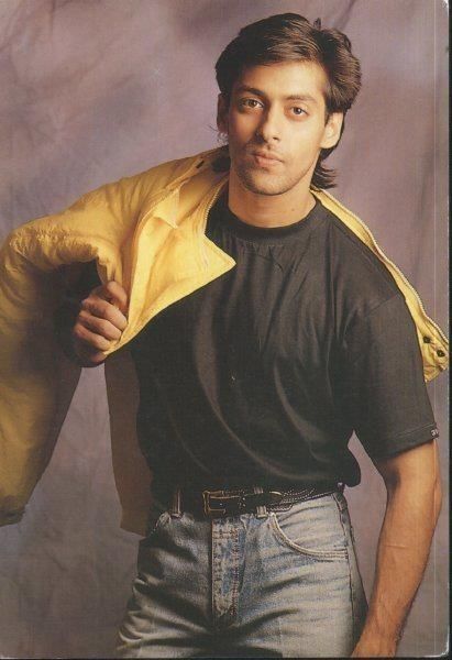 #SalmanKhan #bhai #BollywoodFlashback #90s #muvyz010819 @BeingSalmanKhan Retro Bollywood Outfits, Salman Khan Young, Old Photoshoot, Salim Khan, Indian Retro, Bollywood Retro, Salman Khan Photo, 90s Actors, Retro Bollywood