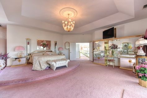 4095 Argonaut Ave, Rocklin, CA 95677 - Glenn Rose Photography Huge Pink Bedroom, Rosie Mcclelland, Dream Bedroom Inspiration, Barbie Dreamhouse, Dream House Rooms, Barbie Dream House, Rose Photography, Pink Bedroom, Dream House Interior