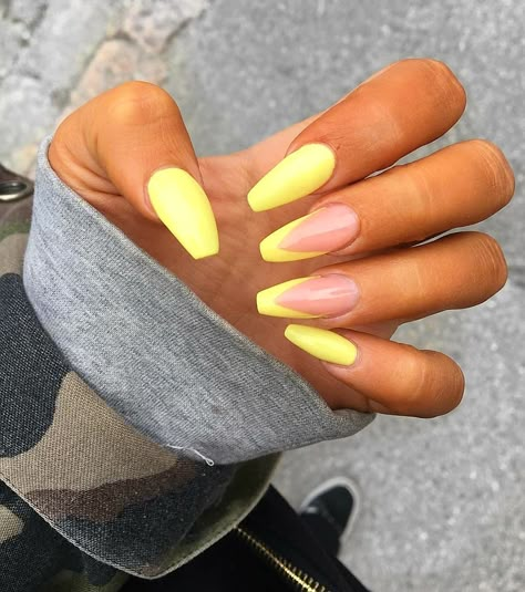 Yellow Nail Art, Yellow Nail, Almond Nails Designs, Exotic Nails, Almond Acrylic Nails, Summer Acrylic Nails, Trim Nails, Yellow Nails, Coffin Nails Designs