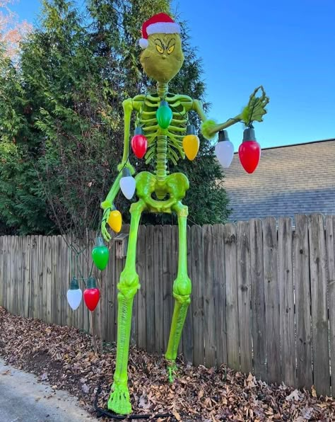 Skeleton Decorations Outdoor, Halloween Carnival Games, Grinch Halloween, Pfp Halloween, Halloween Yard Displays, Halloween Tattoo Ideas, Halloween Outfit Ideas, Best Diy Halloween Costumes, Halloween Decorations Ideas