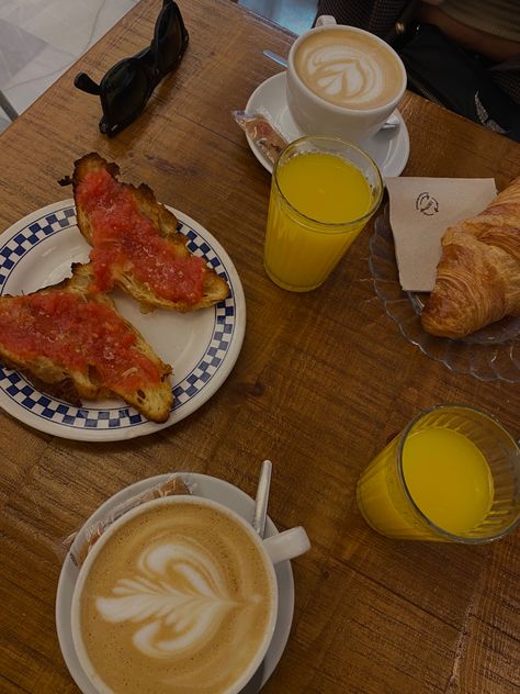 #breakfast #croissant #desayunos #cappuccino #madrid Breakfast Croissant, Cappuccino, French Toast, Madrid, Toast, Quick Saves