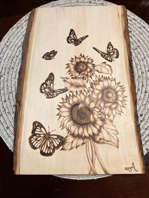 This is a hand burned flowers with butterflies. Made on a basswood plank Finished with a clear varnish to keep it protected. If you are interested in a custom piece or personalization; please see my other listing for custom work. *No Refunds or Exchanges* Wood Burning Ideas Flowers, Flowers With Butterflies, Burning Flowers, Wood Burning Patterns Stencil, Engraving Projects, Simple Butterfly, Wood Burning Crafts, Wood Burning Patterns, Wood Burning Art