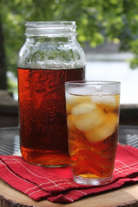 Iced Tea Concentrate, Tea Concentrate Recipe, Paleo Beverages, Liquid Recipes, Tea Concentrate, Sweet Tea Recipes, Making Iced Tea, Sun Tea, Iced Tea Recipes