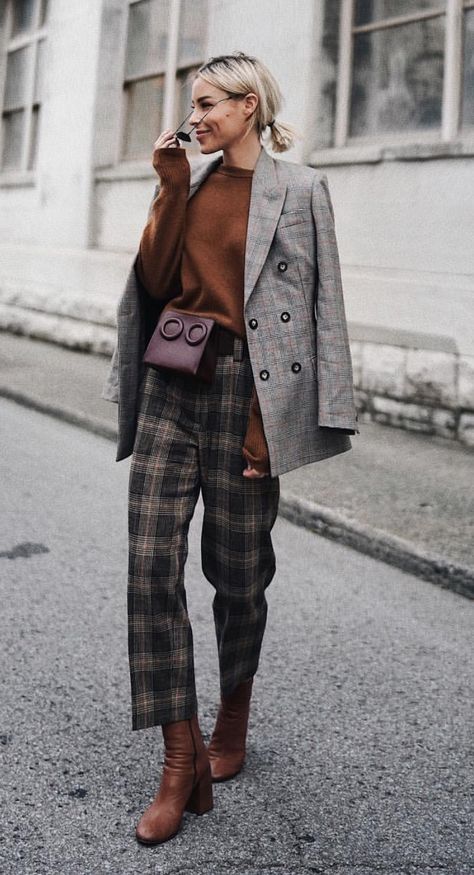 Plaid Slacks Outfit, Plaid Pants Outfit Summer, Plaid Pants Outfit Fall, Plaid Pants Outfit Men, Fall Plaid Pants, Plaid Trousers Outfit, Checkerboard Pants, Plaid Slacks, Black Plaid Pants