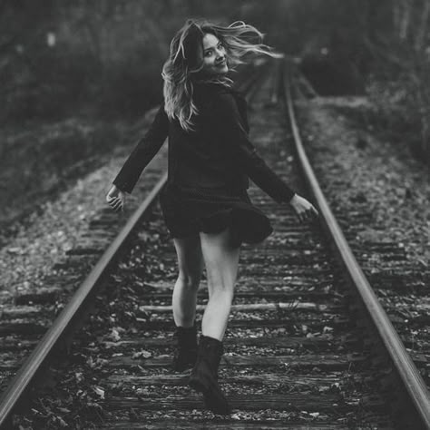 Poses In Train, Traintrack Photoshoot, Railway Photoshoot, Train Track Photoshoot, Railroad Photoshoot, Train Photoshoot, Train Tracks Photography, Shotting Photo, Railroad Photography