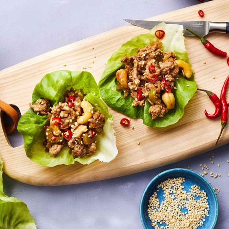 In these ground chicken lettuce wraps, cashews and celery add crunch and freshness to the spicy-sweet chicken filling. Cashew Lettuce Wraps, Cashew Chicken Lettuce Wraps, Lettuce Wraps Recipe, Low Calorie Lunches, Recipes For Chicken, Chicken Lettuce Wraps Recipe, Sweet Chicken, Heart Healthy Diet, Dessert Smoothie