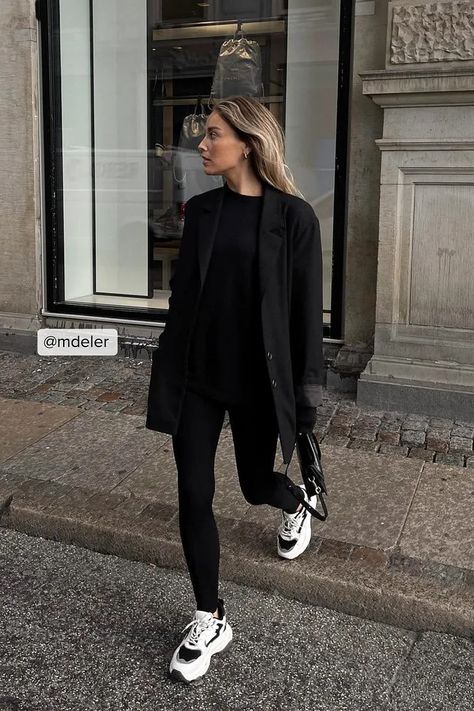 Black Rubber Shoes Outfit, Chunky Tennis Shoes Outfit, Rubber Shoes Outfit Casual, Sporty Office Outfit, Chunky Trainers Outfit, London Women Fashion, Smart Trainers, Chunky Sneakers Outfit, Black Sneakers Outfit