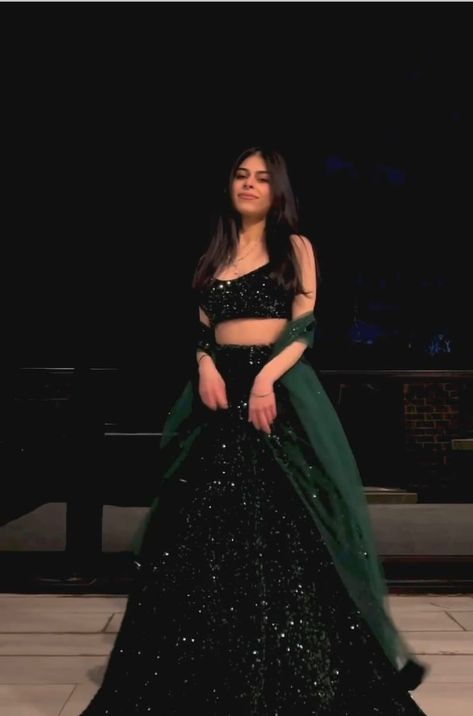 Sparkly Lehenga, Green Velvet Lehenga, Indian Reception Outfit, Dark Green Lehenga, Sangeet Function, Velvet Lehenga Choli, Sequins Lehenga, Sequence Lehenga, Sequin Lehenga