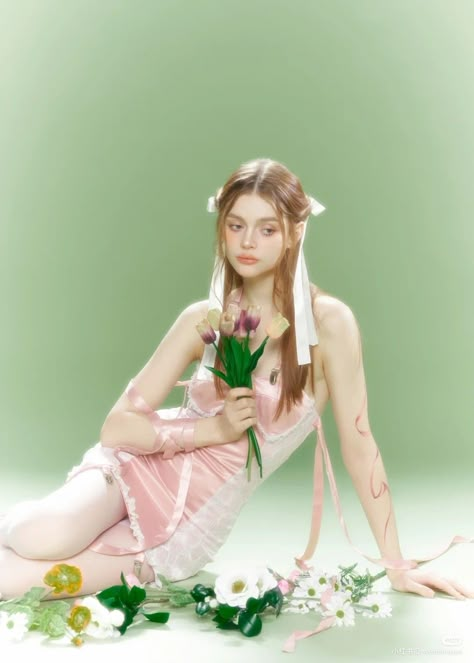 Y2k Photoshoot, Debut Photoshoot, Arranging Flowers, Spring Portraits, Spring Photoshoot, Flower Photoshoot, Studio Photography Poses, Photoshoot Studio, 사진 촬영 포즈