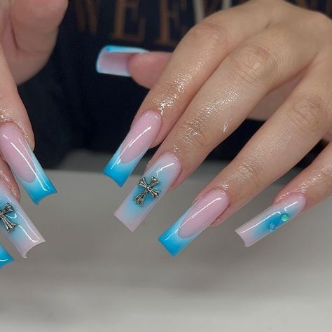 The latest nail style trend to hit Instagram is a creative way to celebrate the season. Users are uploading images of nails painted to look like the knit sweaters that are perfect for this time of the year.  ... Trending Nail Colors, Cut Dog Nails, Maroon Nail, Nails Art Ideas, Airbrush Nails, Blue Acrylic Nails, A Vet, Simple Acrylic Nails, French Acrylic Nails