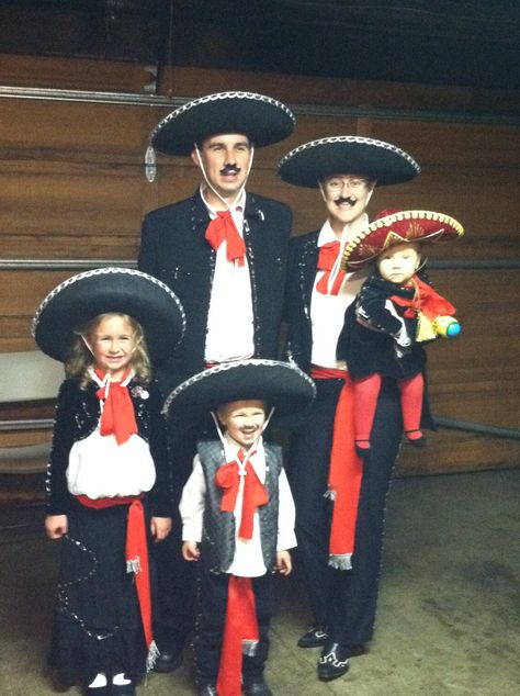 Family Mariachi Band Halloween Costumes...ole! Mariachi Band Costume, Band Halloween Costumes, Riverdale Halloween Costumes, 90s Halloween Costumes, Top Halloween Costumes, Fairy Halloween Costumes, Mariachi Band, Pretty Halloween Costumes, Duo Halloween Costumes