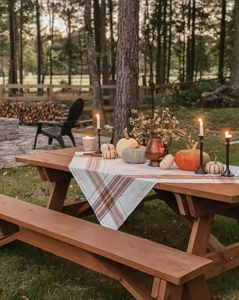 21 Of The Most Stunningly Beautiful Fall Table Setting Ideas Kitchen Table Fall Decor, Fall Table Setting Ideas, Fall Porches, Fall Table Setting, Autumn Kitchen, Fall House, Table Setting Ideas, Tafel Decor, Turtle Party