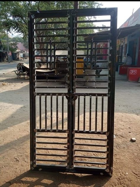 Saftydoor Design Metal, Safety Door Design Modern, Safety Gate Design, Safety Grill Design, Grilles Design, Sliding Gate Designs, Safety Door Design, Ms Door, Ms Gate