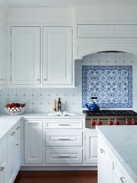 Tile Accent Wall Kitchen, Portuguese Tiles Kitchen, Unique Kitchen Tile, Portuguese Kitchen, Blue Kitchen Tiles, Blue Kitchen Walls, Blue Backsplash, Portuguese Tile, Kitchen Backsplash Designs