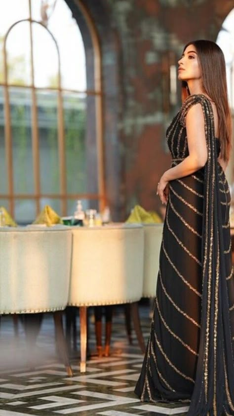 Black Saree For Freshers Party, Black Saare Look For Farewell, Sarees For Girls Farewell School Black, Black Saree For Diwali Evening, Elegant Black Festive Saree, Sarees For Girls, New Saree Blouse Designs, Couple Wedding Dress, Wedding Lehenga Designs