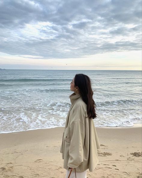 Winter Beach Outfit Korean, Seaside Pictures Ideas, Modest Beach Outfit, Seaside Pictures, Winter Beach, Sea Photo, Beach Tent, Stylish Photo Pose, Pic Pose