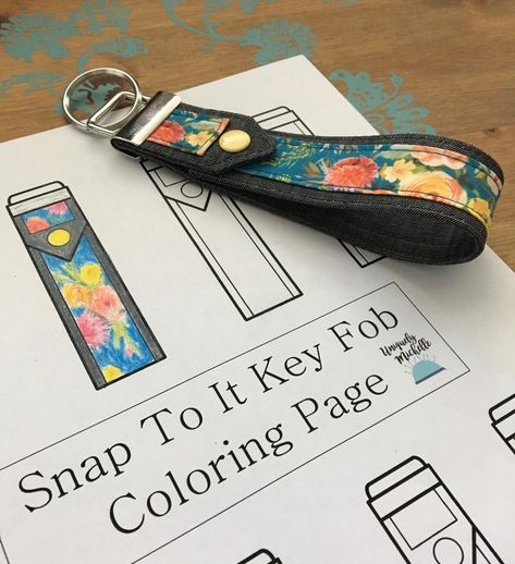 Key Fob Pattern, Beach Bag Tutorials, Key Fobs Diy, A Coloring Page, Sanitizer Holder, Simple Sewing, Free Sewing Pattern, Beginner Sewing Projects Easy, Id Wallet