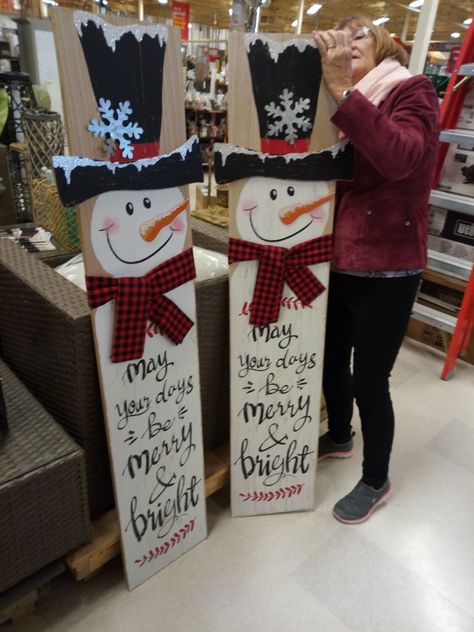 Snowmen Porch Leaners, Porch Leaners, Wooden Snowmen, Wooden Christmas Crafts, Christmas Yard Art, Christmas Memes, Christmas Porch Decor, Christmas Decorations Diy Outdoor, Christmas Signs Wood