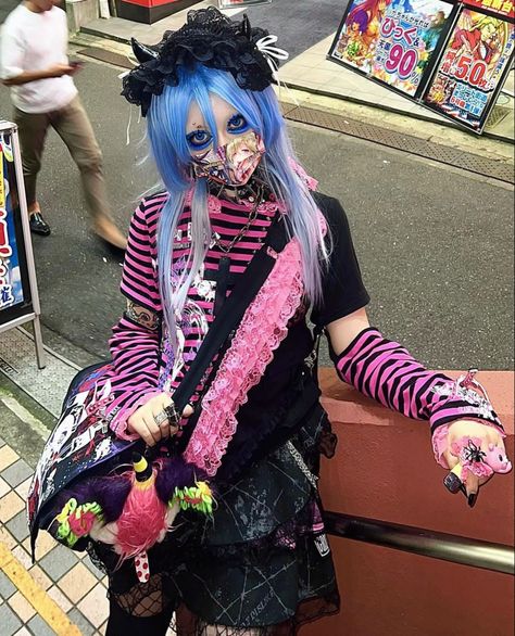 Kawaii Horror Outfits, Breakcore Fashion, Dark Harajuku Fashion, Dark Decora Kei, Transfemme Aesthetic, Gurokawaii Fashion, Gurokawa Aesthetic, Colorful Punk, Dark Decora