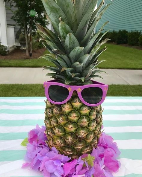 Tropical Birthday Party, Party Decoration Ideas, Luau Party Decorations, Pineapple Birthday, Aloha Party, Luau Theme Party, Luau Birthday Party, Hawaiian Luau Party, Hawaiian Birthday Party