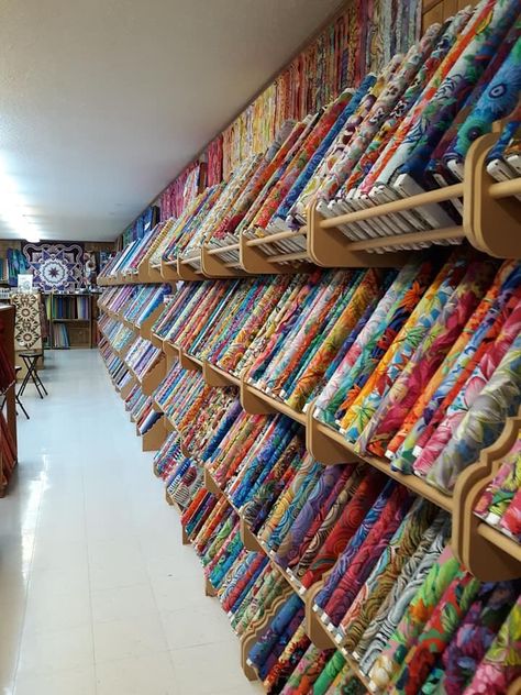 Fabric Store Fixtures, Fabric Shop Display Ideas, Fabric Store Displays Retail, Textile Shop Interior Design, Fabric Display Ideas Showroom, Fabric Shop Interior, Quilt Shop Displays, Old Money Home, Fabric Shop Display