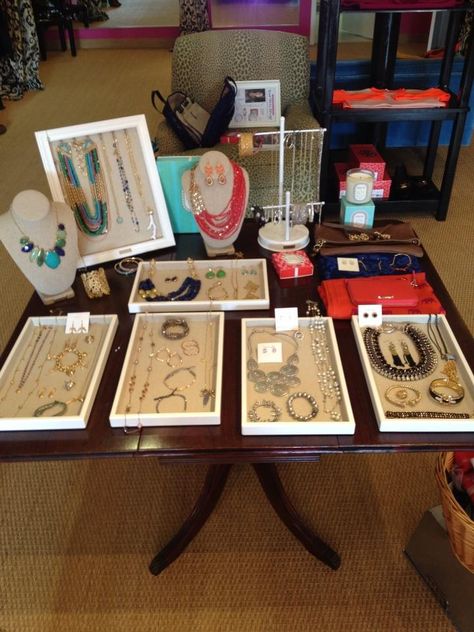 Stella & dot trunk show!! Stella And Dot Jewelry, Jewelry Booth, Swap Party, Stella Dot Style, Diy Jewelry Display, Creative Display, Craft Show Ideas, Store Displays, Geometric Necklace