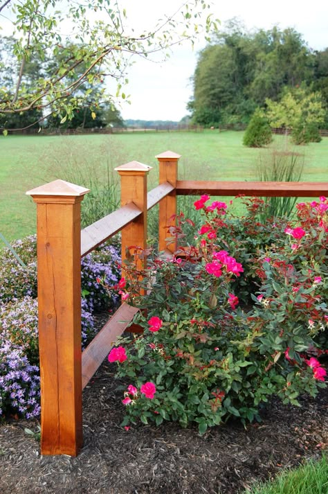 Corner Accent Fence Front Yards, Corner Fences Ideas, Split Rail Corner Fence Ideas, Corner Yard Fence Ideas, Split Fence Landscaping, Cedar Rail Fence Ideas, Corner Split Rail Fence Landscaping, Split Rail Fence Landscaping Front Yards, Estate Fence Ideas